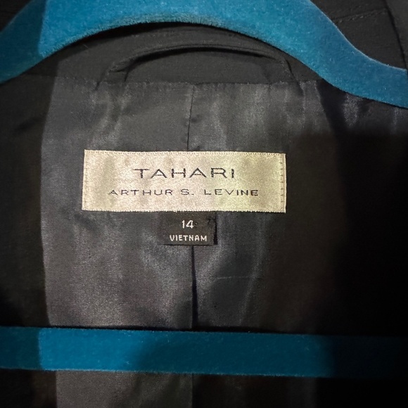Tahari women’s one button black Blazer size‎ 14 business, work, padded shoulders - Picture 3 of 4
